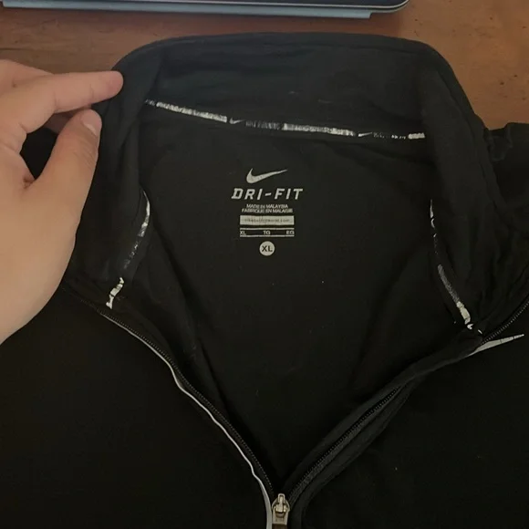 Nike women’s Drifit Zip Up - Picture 4 of 5